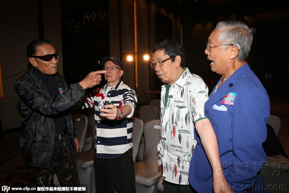 谢贤发火欲掌掴曾江 胡枫上前劝阻眼镜被打歪