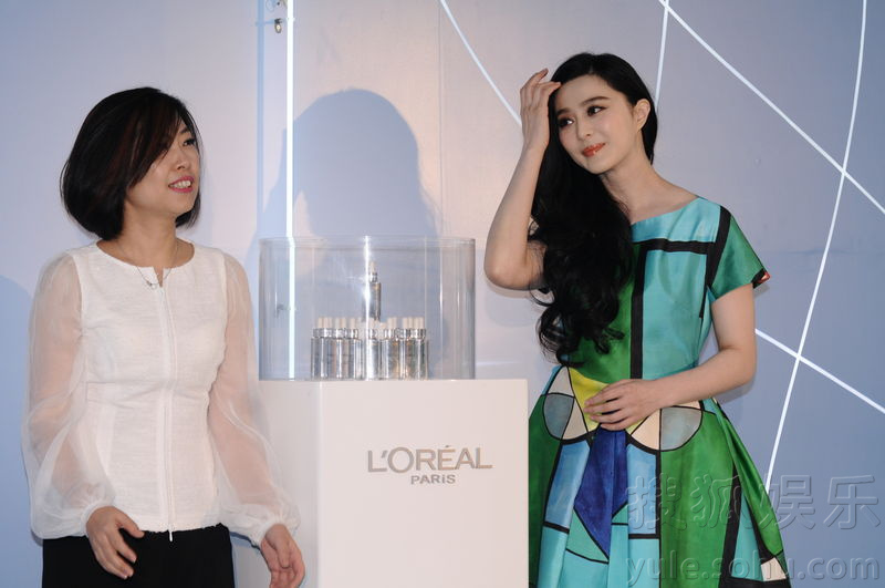 范冰冰穿薄荷绿裙出席品发布会 宛如花仙子