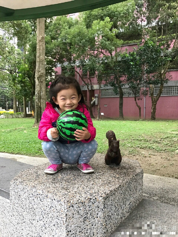 汪小菲深夜晒女儿小玥儿照片 自称“女儿奴”(图)