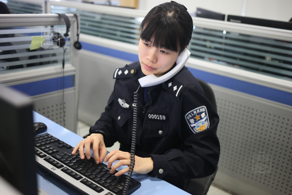 “只闻其声不见其人”的110接警员8223062-新闻图片库-大视野-搜狐
