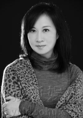 李敖携妻女逛街 妻子49岁仍美艳5223362