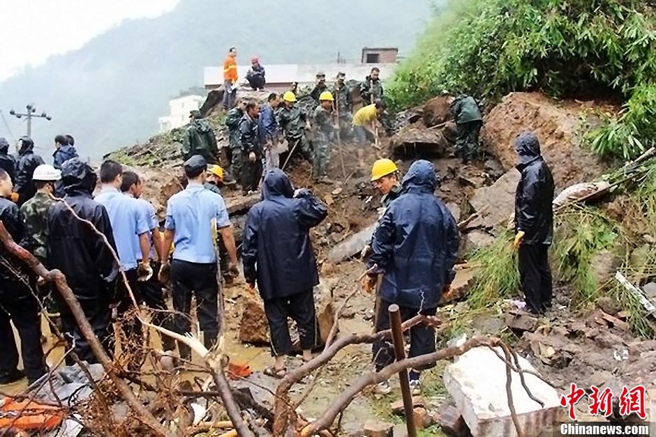 云南盐津山体滑坡9人被埋5203562-新闻图片库