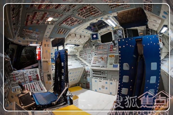 神十航天员成功返回 探秘宇宙飞船太空舱内景