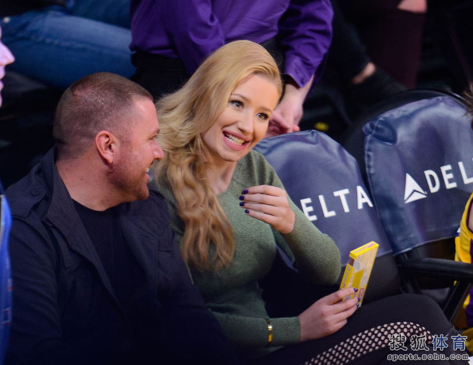 尼克杨迎人生大喜 生日派对向女友求婚成功(图