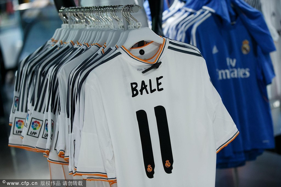 高清:贝尔11号皇马球衣开售 预计1年可卖4万件