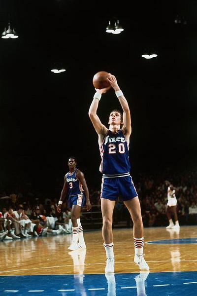 老照片:回顾NBA历届状元秀 姚明首位外籍状元