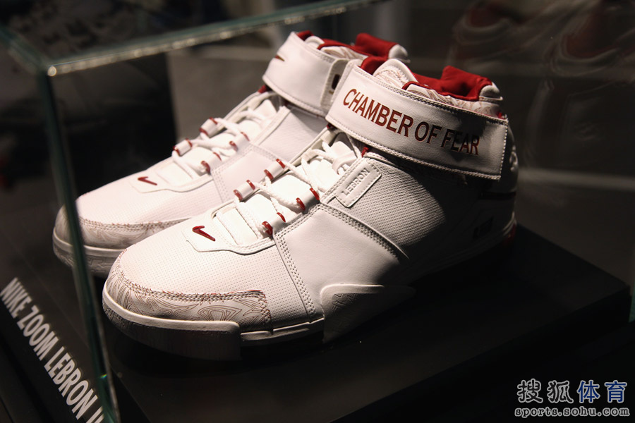 高清:皇帝的冠军路 詹姆斯历代战靴展览56466