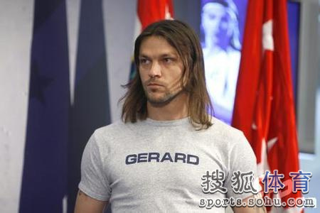 外媒评13年11大退役球星 米兰两老将并肩卡努