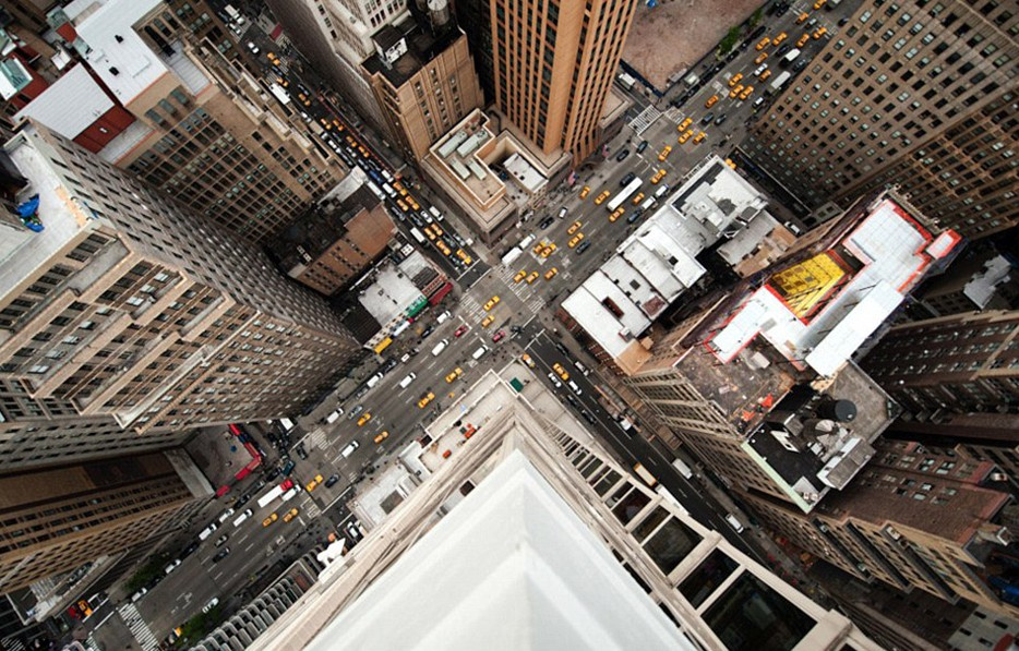 "看了很多纽约的高空图片后,我萌发了这样的想法:或许从高楼俯视更能