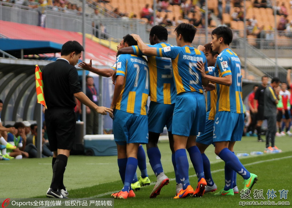 高清:松江主场1-0毅腾 张烁破门兴奋腾空庆祝
