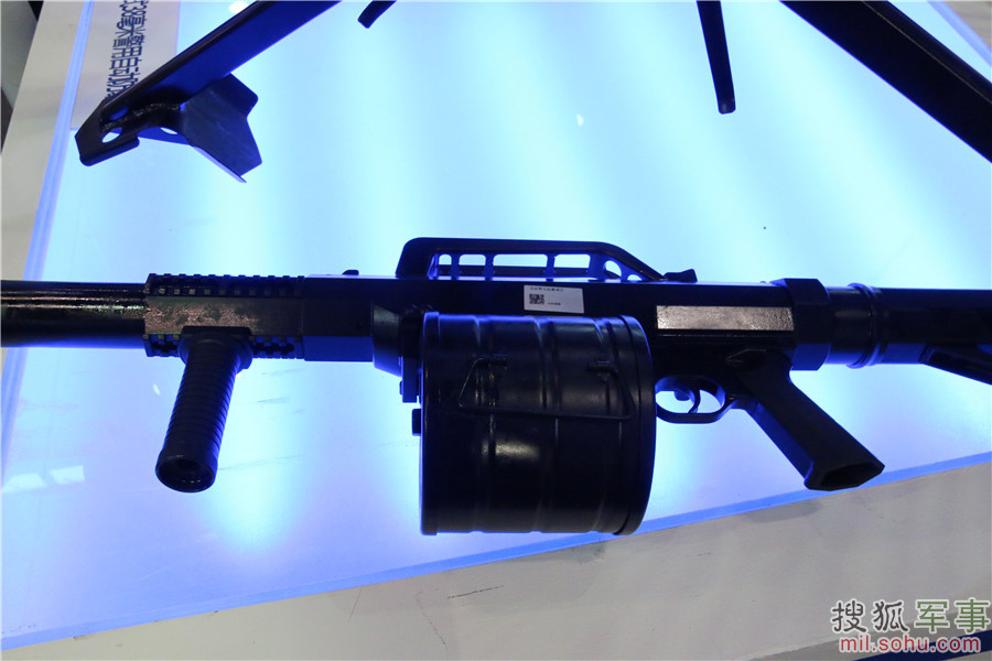 38毫米警用自动防暴枪6631070-军事频道图片