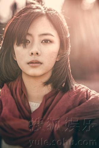 谭松韵拍时尚杂志精美写真 眼神空灵意境唯美