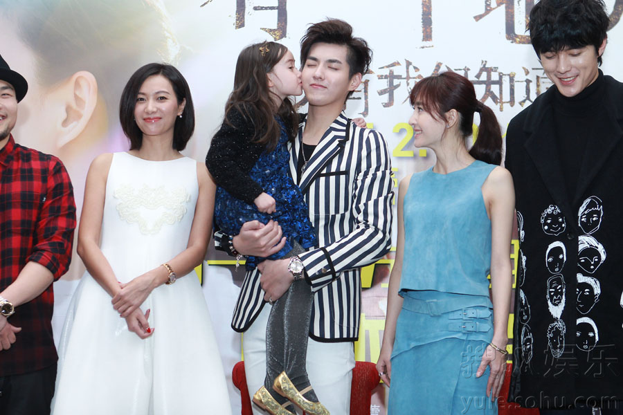 《有一个地方》深圳首映徐静蕾大谈与王朔情三人行锵锵视频图片
