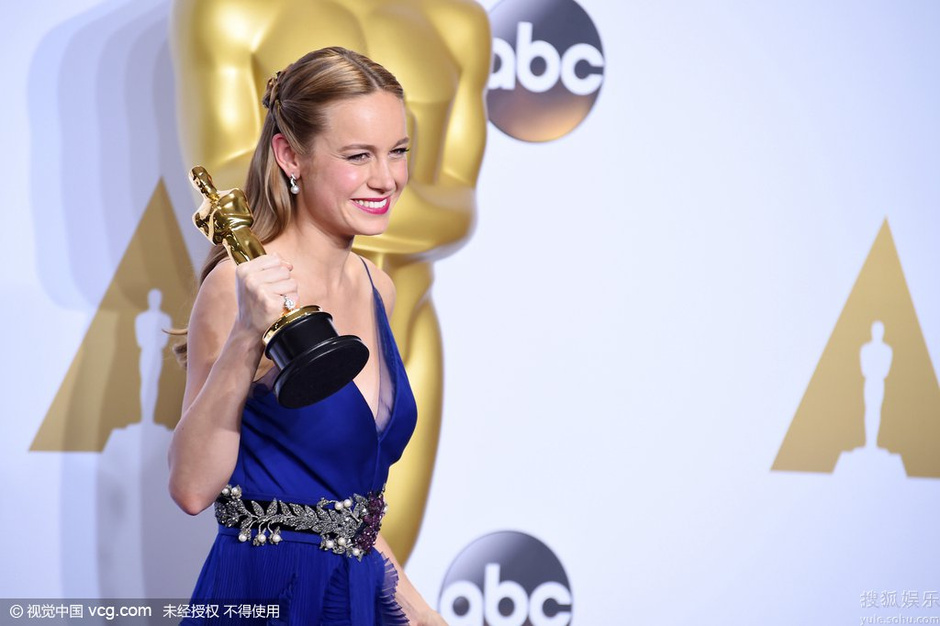 88届奥斯卡颁奖礼后台 小李封帝合影喜笑颜开