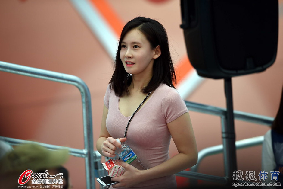 高清:23日美女 高冷美女自拍比基尼美女抢眼球