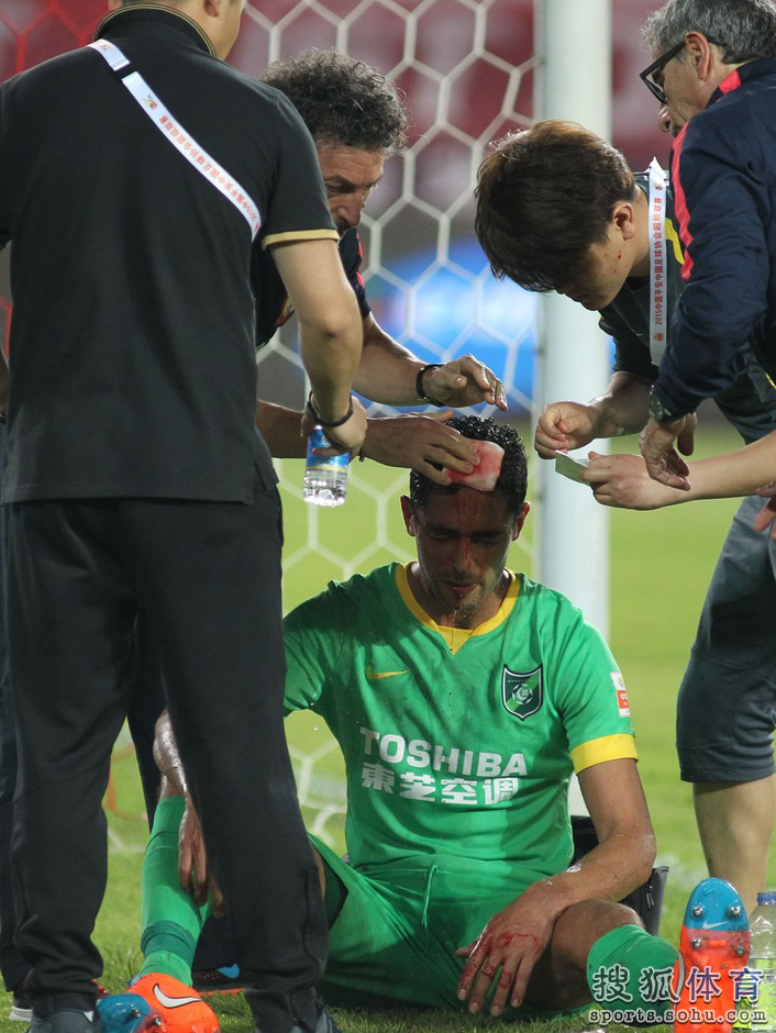 高清:埃神弹射破门亲吻纹身 曾诚复出勇猛不减