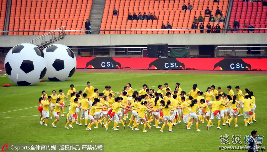 高清:2015中超开幕式载歌载舞 蔡振华宣布开幕