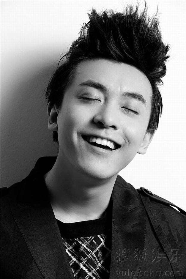 《爱情短信》上海复排 李晟李佳航借位热吻 琼瑶再创新剧本 海陆赞