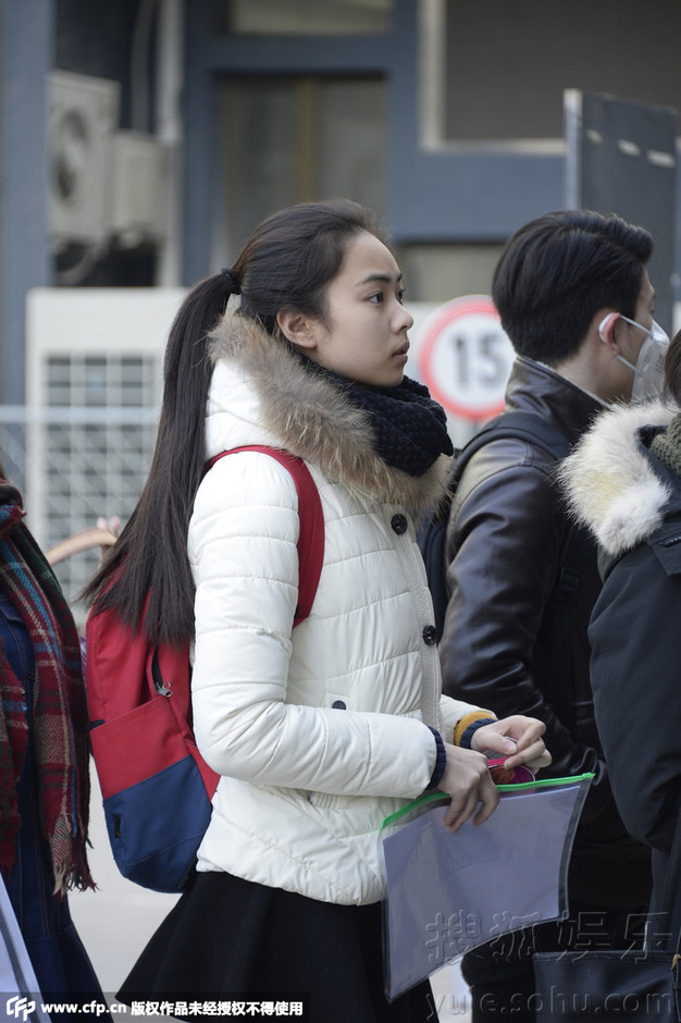 北影复一试艺考生颜值爆表 在小美女侧百脸似"景地甜"