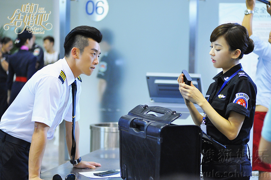 《<em>咱们结婚吧</em>》<em>郑恺</em>露屁股 惨遭陈意涵逼婚-