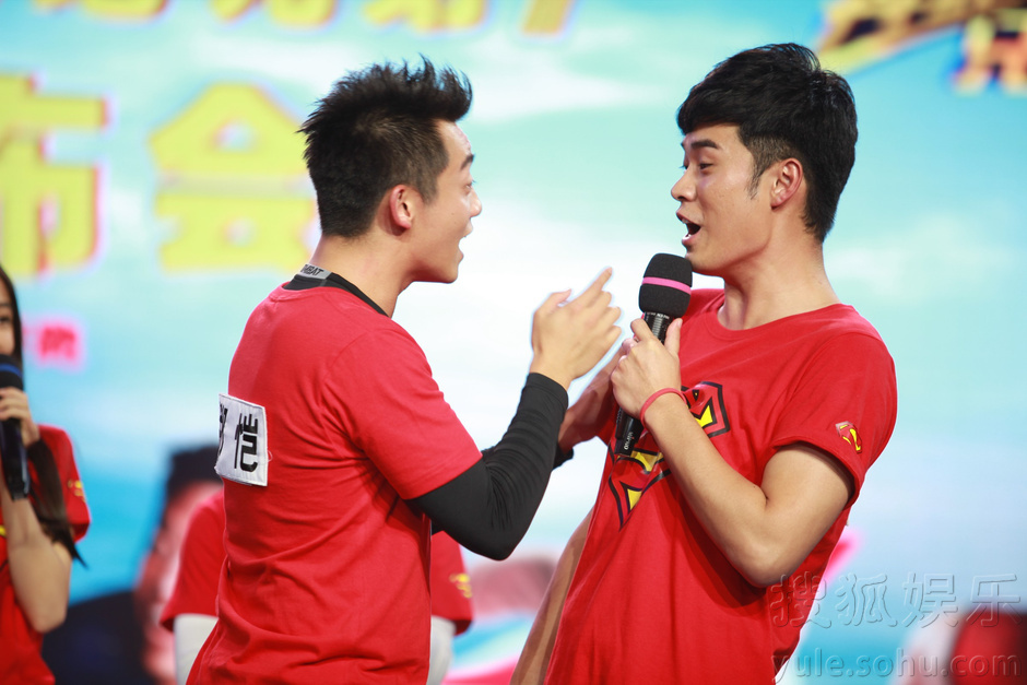 《奔跑吧兄弟》邓超骂哭王宝强 baby不再当女