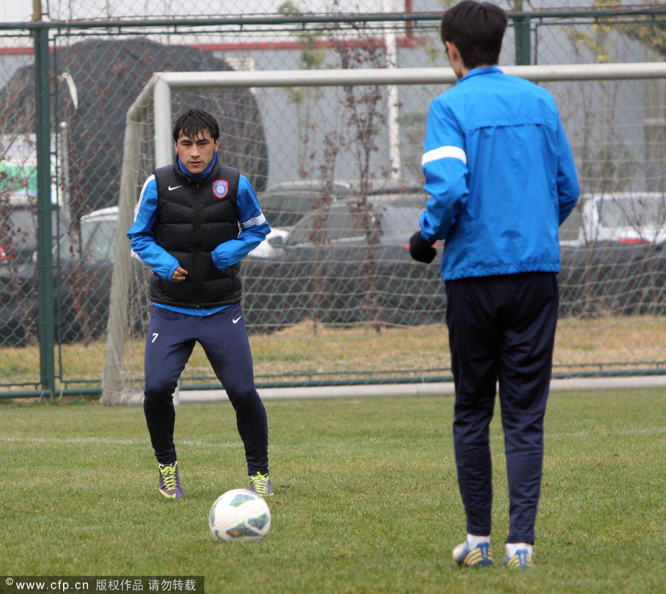 高清:中超诸强昆明冬训 建业舜天亚泰磨刀霍霍