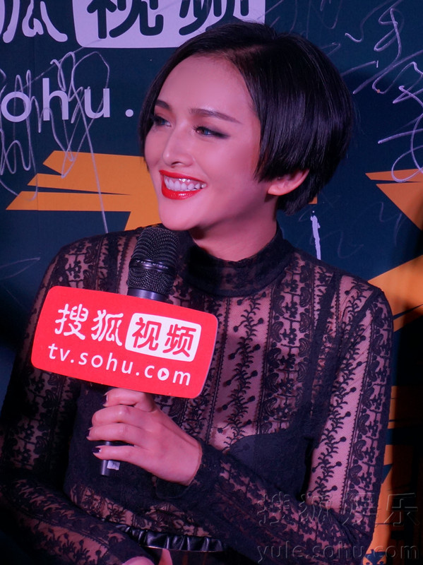 周杰李依玲参加<em>美剧</em>潮趴<em>俊男美女</em>让人大饱眼福