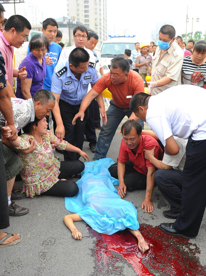 【愤怒】西安18岁司机开奥迪跑车撞死小学生