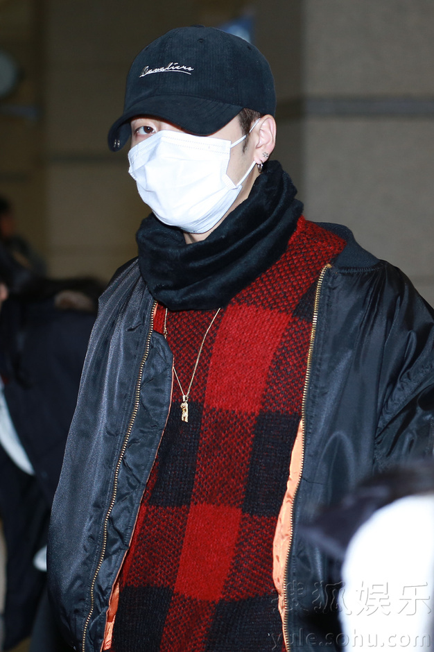 搜狐韩娱讯(图文/小雨)12月17日下午,韩国人气男子团体got7成员王嘉尔