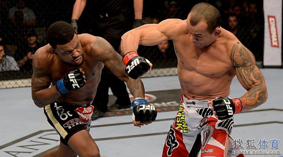 高清:UFC168精彩瞬间 选手浴血铁笼秀格斗真