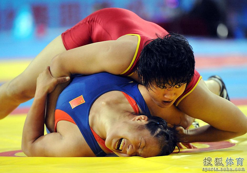 高清:全运<em>女子</em>国际式<em>摔跤</em> 众<em>选手</em>比拼四肢力量