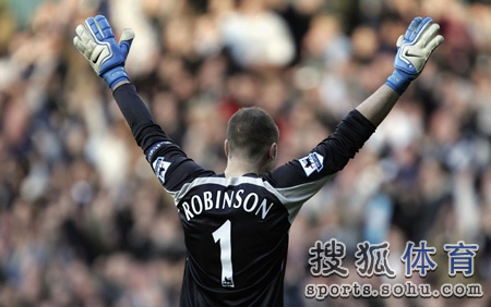 盘点守门员进球:曼联传奇父子皆破门 百球先生