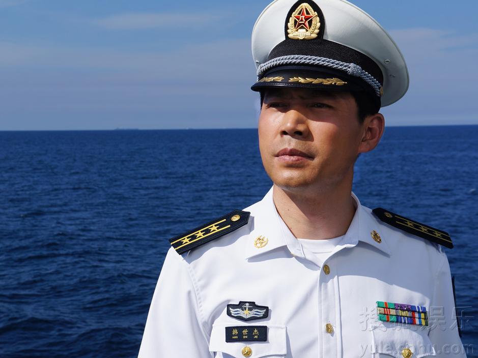 《亚丁湾的月亮》热拍 王韦智海军造型显硬朗