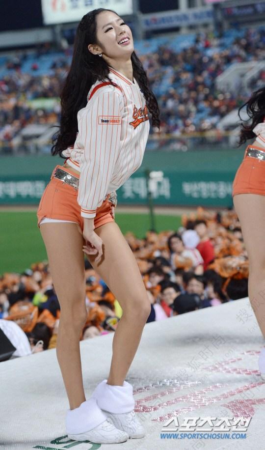 韩国职棒拉拉队长腿美女超短裤5025486-搜狐时尚