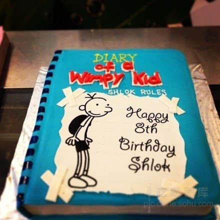 一大波期末考试正在靠近 学渣来吃个书本蛋糕