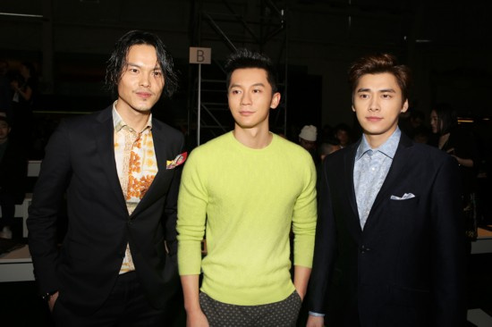 李易峰掐李晨脖子 杨幂调侃:只看到你的鼻孔7