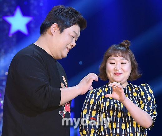 金俊浩等出席《搞笑演唱会》900期特辑发布会