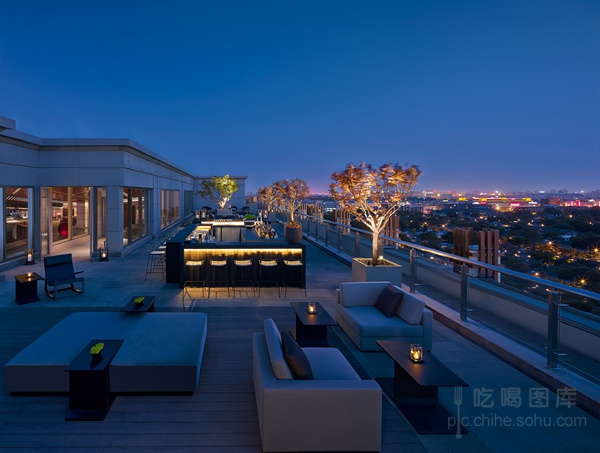 在北京新世界酒店露台印酒吧 饱览古都风情-吃