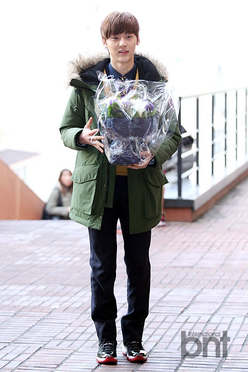 Apink NU'EST等偶像云集首尔艺高毕业礼6200