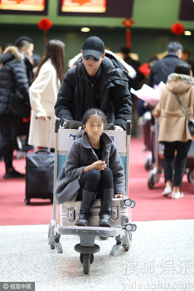 马伊琍文章回老家过年 小朋友活蹦乱跳超可爱(图)