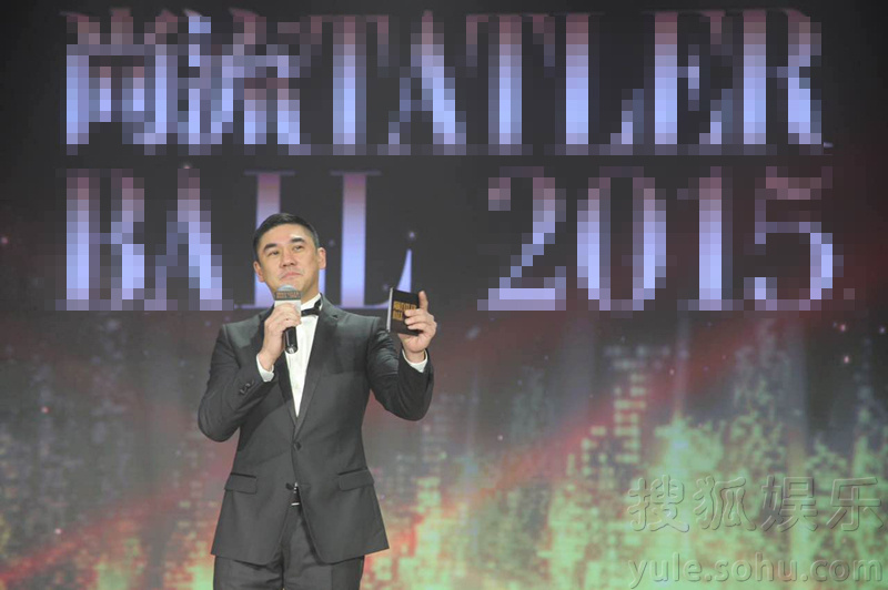 钟镇涛压轴登场献歌艺 不舍温拿乐队