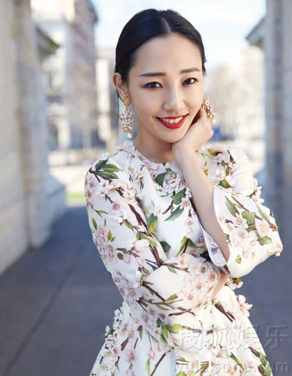 白百何复古红唇登封面 徜徉花样好春光64581