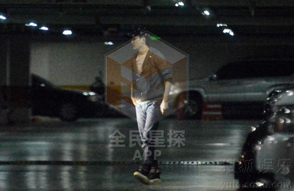 疑冯绍峰名模新欢曝光 深夜密会被传交往半年