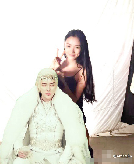 求心理阴影!冯绍峰发剧照求PS 网友脑洞打开8