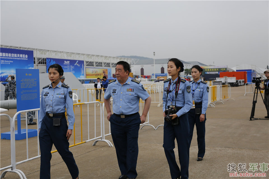 大批美女亮相珠海航展7305798-军事频道图片