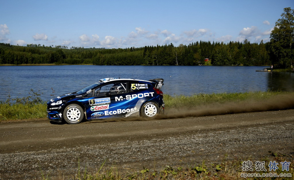 高清:世界汽车拉力赛芬兰站 拉特瓦拉驾车飞跳