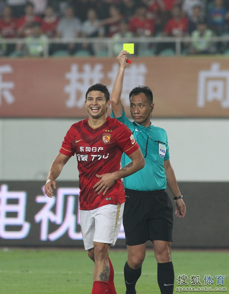 高清:高拉特造乌龙击掌卡帅 马祖攻破恒大指天