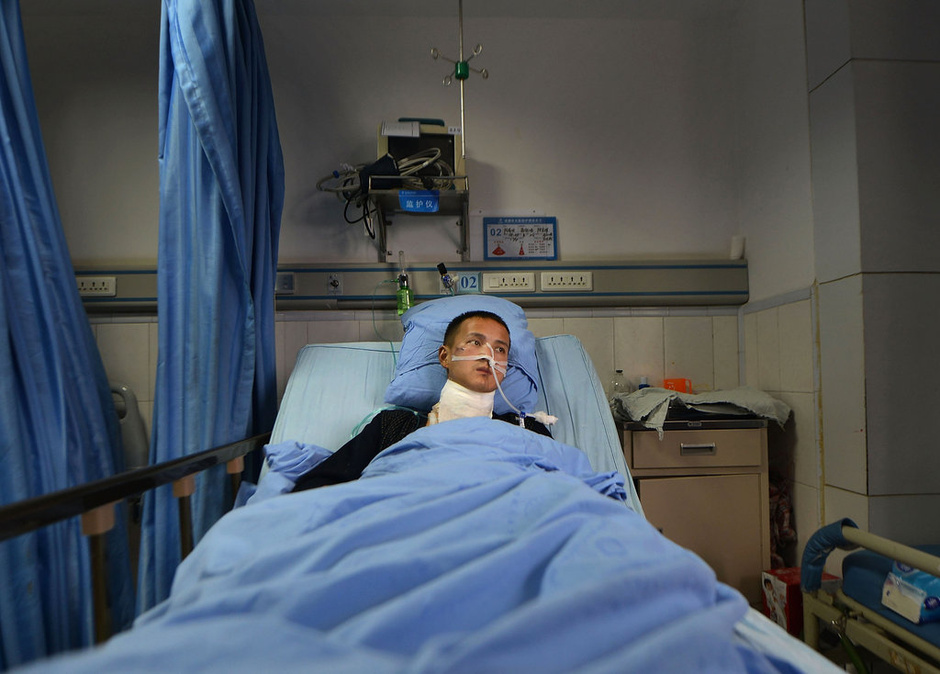  风筝线 惊魂:男子骑摩托车遭 割喉险 丧命--扬子晚