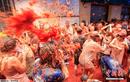 西班牙小镇举办番茄节 狂欢者番茄池里湿身大战