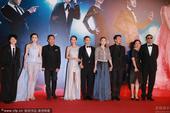 搜狐娱乐讯 第33届香港电影金像奖于4月13日在香港文化中心隆重举行。群星走上红毯，《一代宗师》剧组...